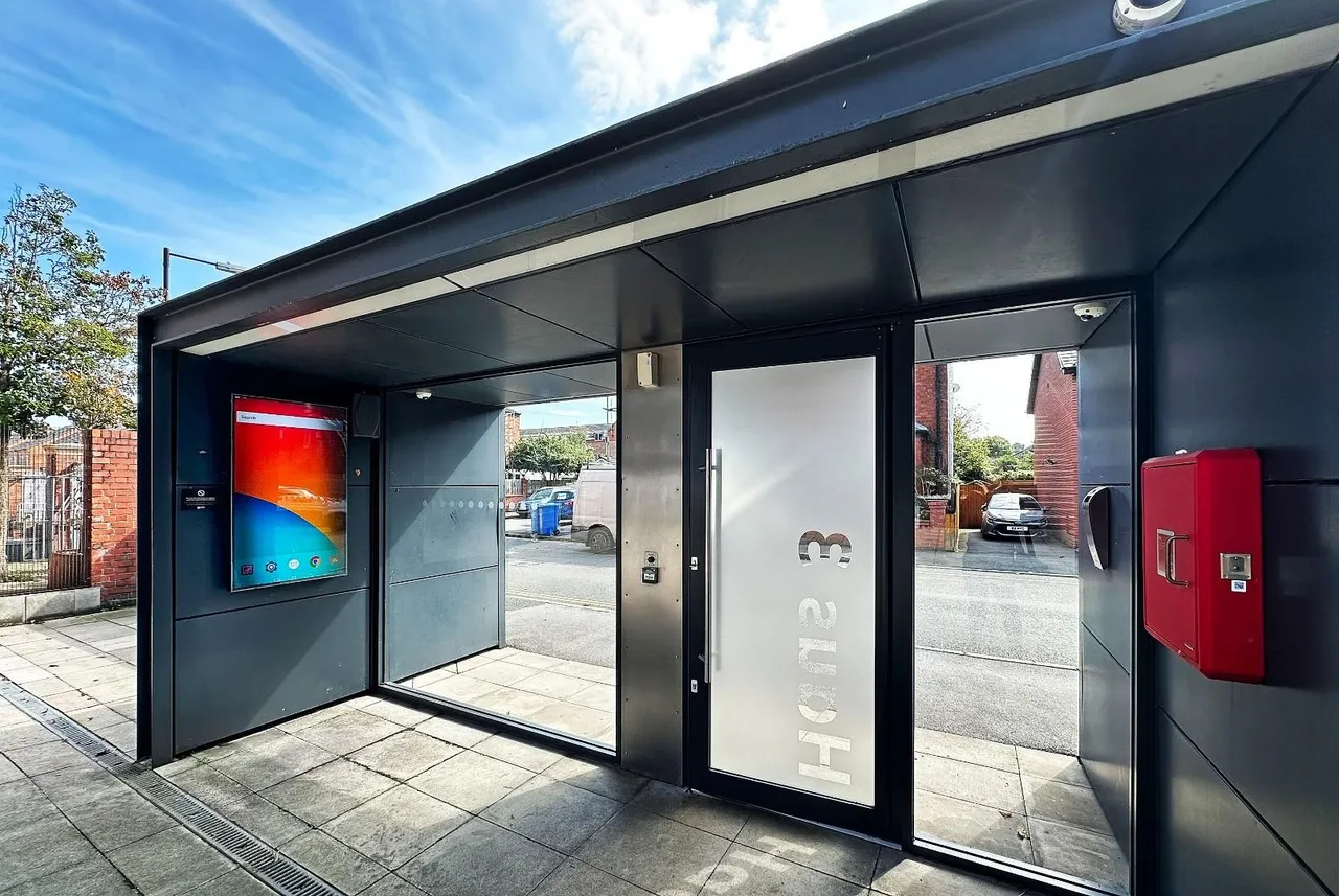 Woodfield Road, Altrincham, Cheshire WA14 4RR, photo 4