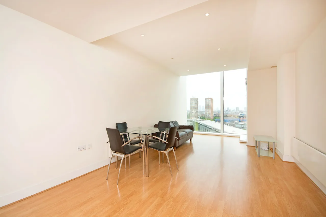 214 Empire Square West, London, photo 2