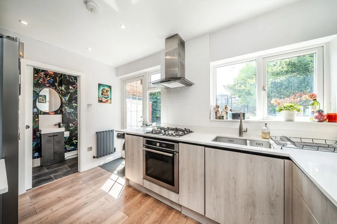 Fulwell Park Avenue, TW2, photo 3