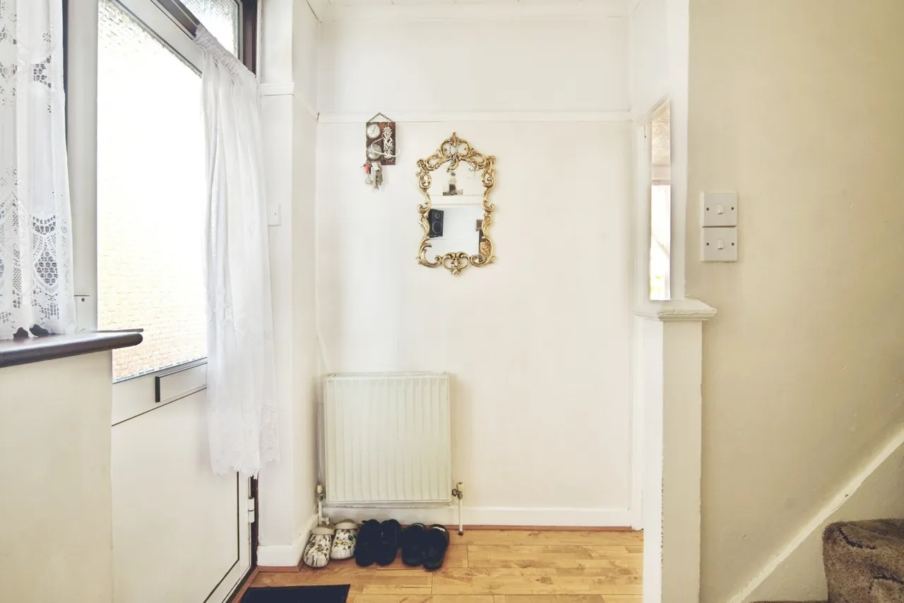 Devonia Gardens, London, N18, photo 29