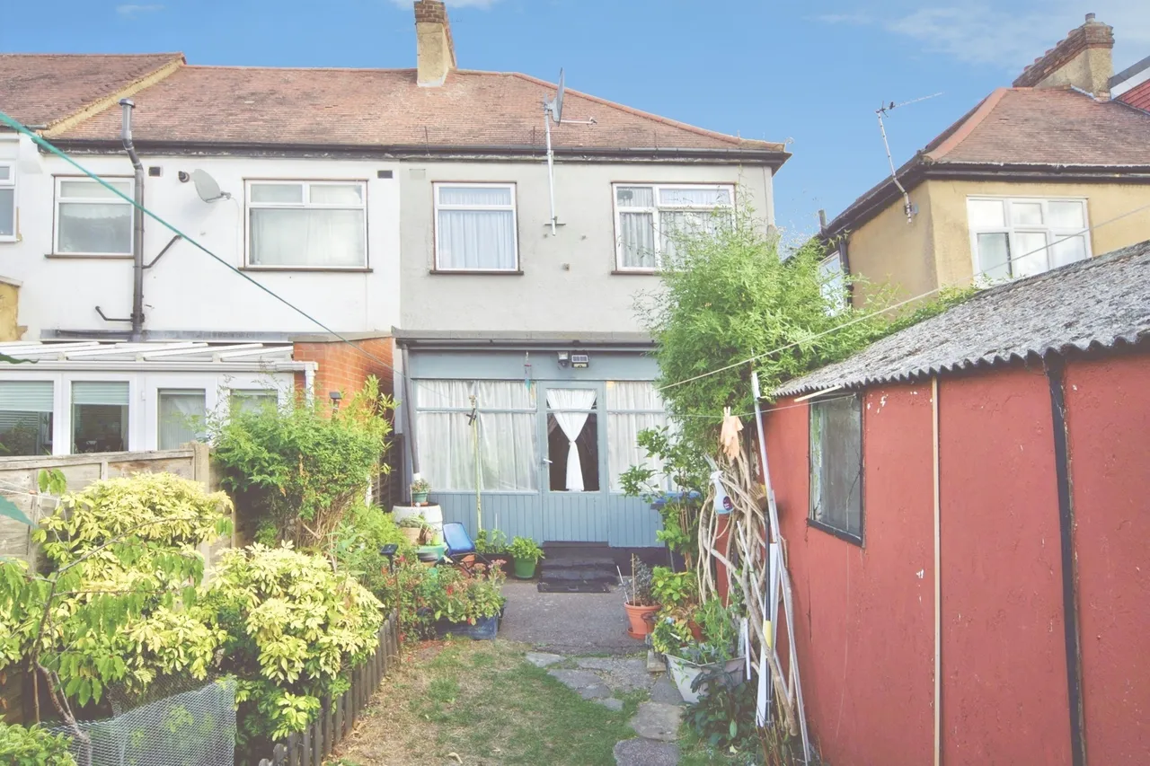Devonia Gardens, London, N18, photo 16