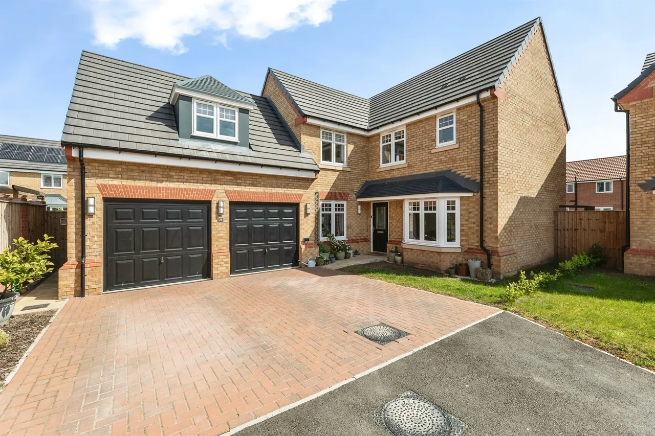 5 bed house for sale — Highfield Road, Selby