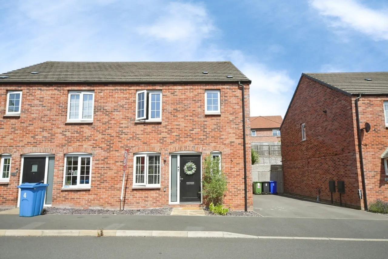 3 bed house for sale — Magpie Way, CHESTERFIELD, Derbyshire, S41