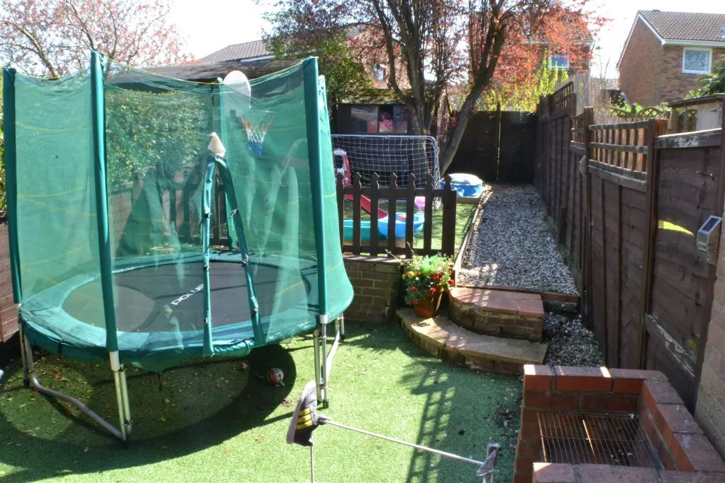 Crookham Close, Tadley, RG26, photo 9