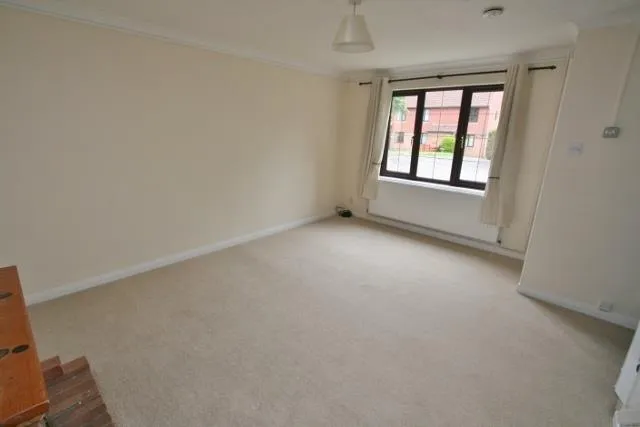 Crookham Close, Tadley, RG26, photo 5