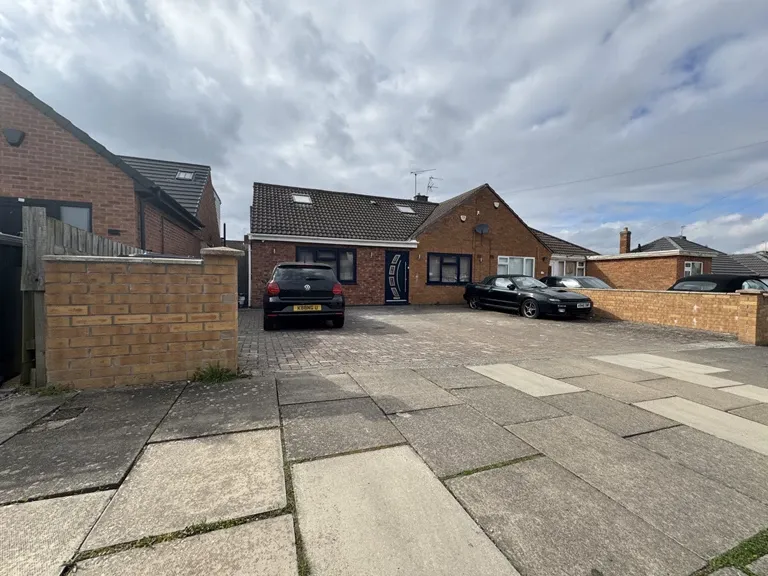 6 bed house for sale — Oakside Crescent, Leicester, LE5 6SL