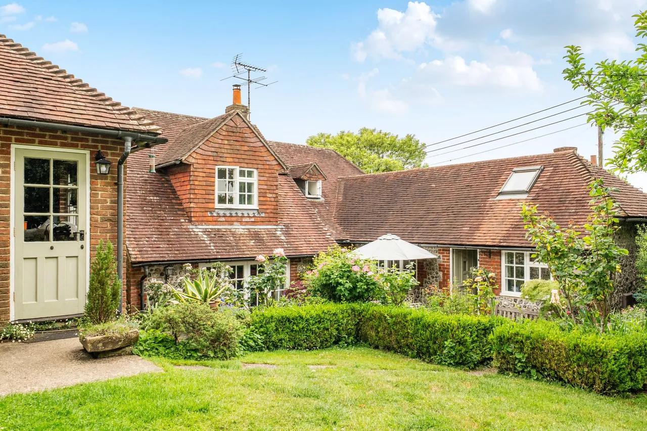 4 bed property for sale, South Lane, Houghton, BN18