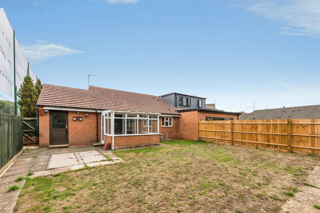 Fernhill Close, Tiddington, OX9, photo 9