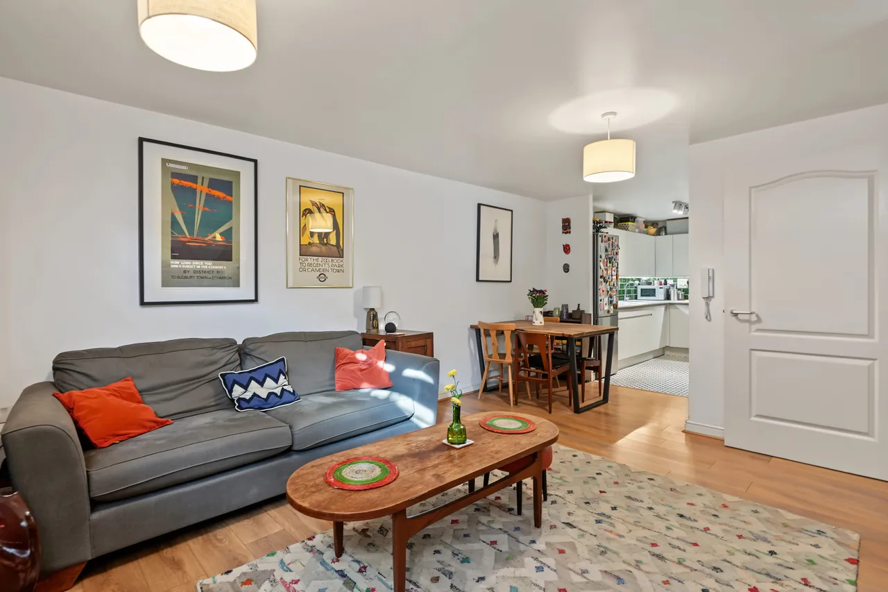 2 bed property for sale — Hornsey Road, London, N7