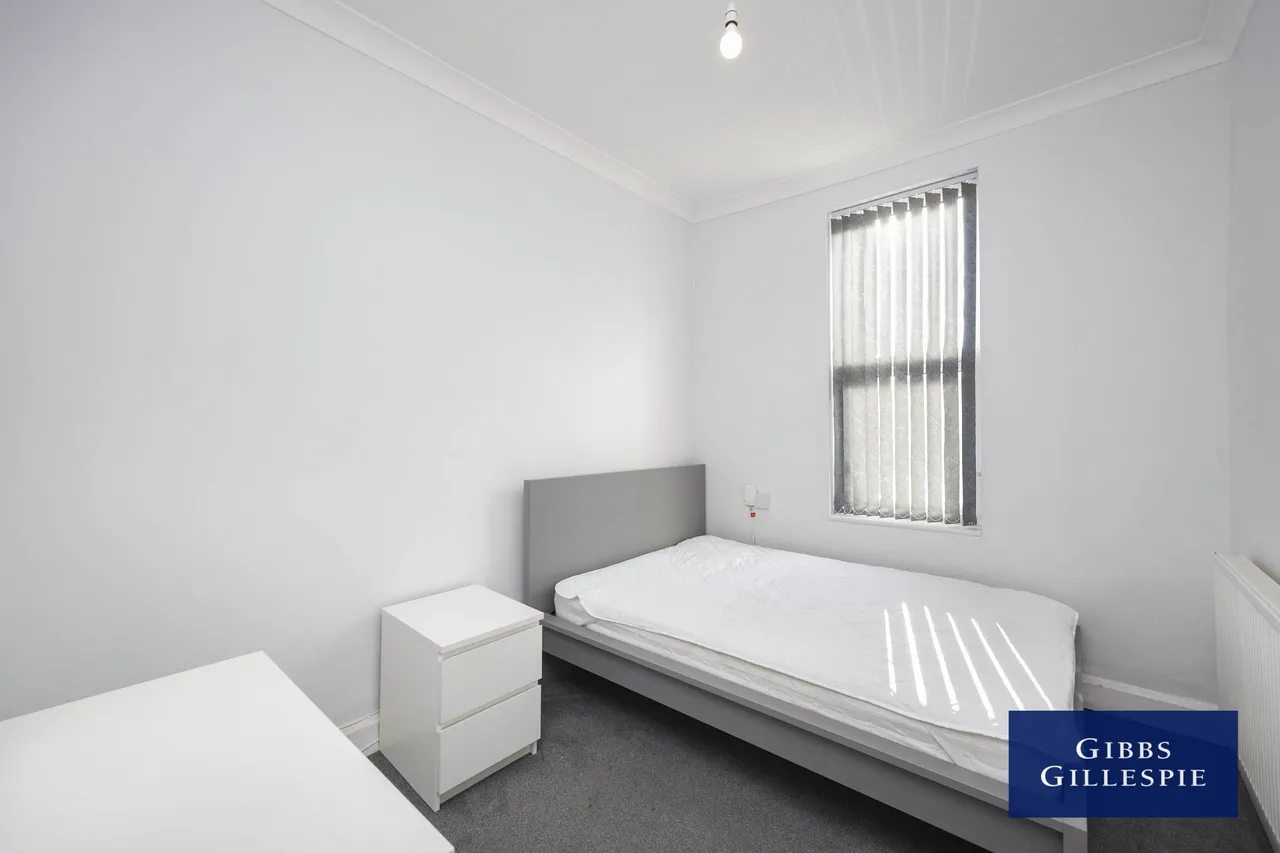 Cowley Road, Uxbridge Fees Apply, UB8, photo 3