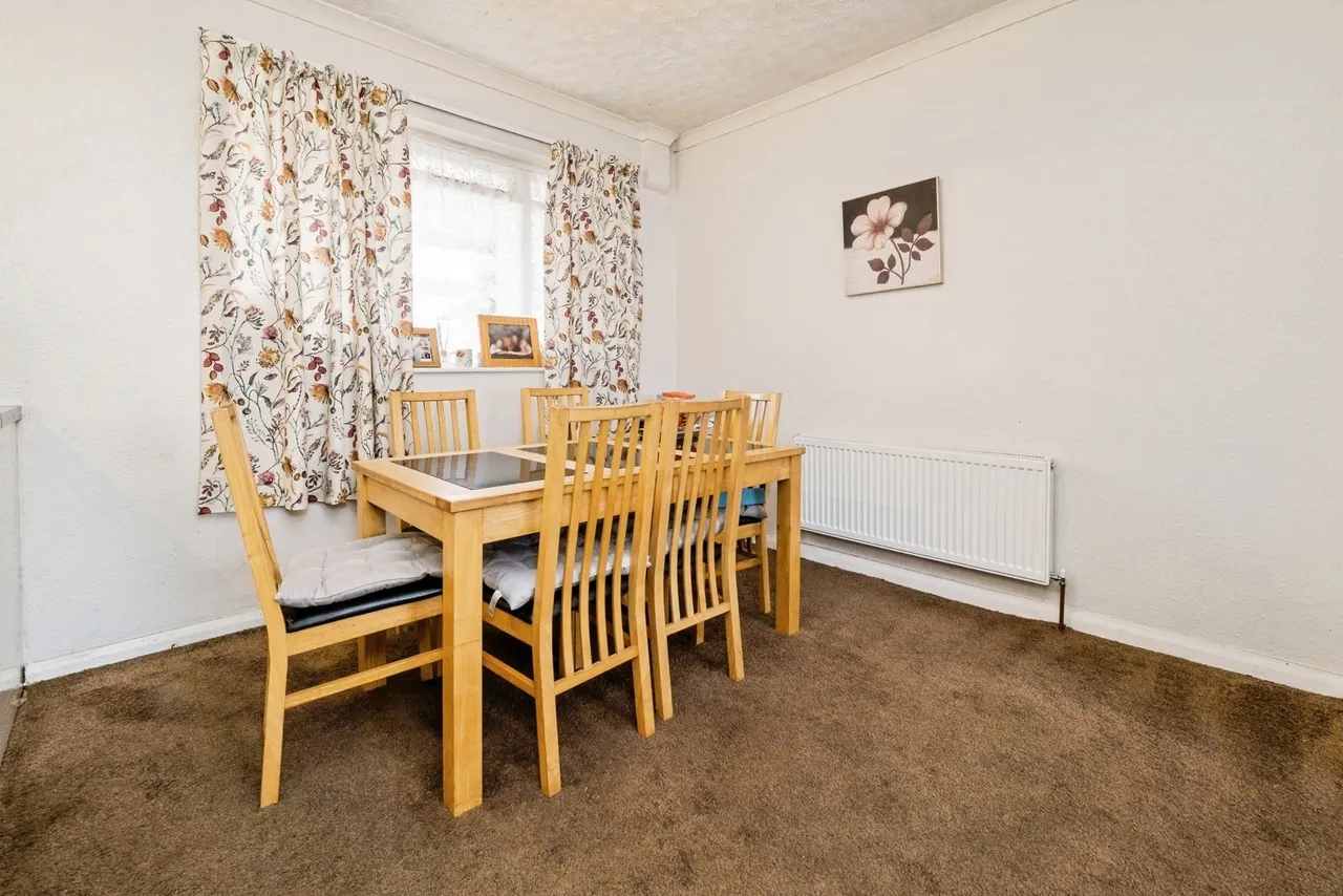 Castle Avenue, Rainham, RM13, photo 5