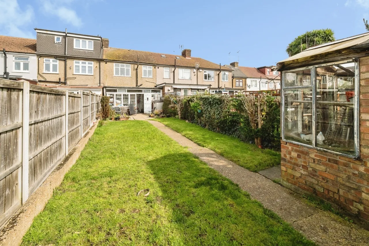 Castle Avenue, Rainham, RM13, photo 2