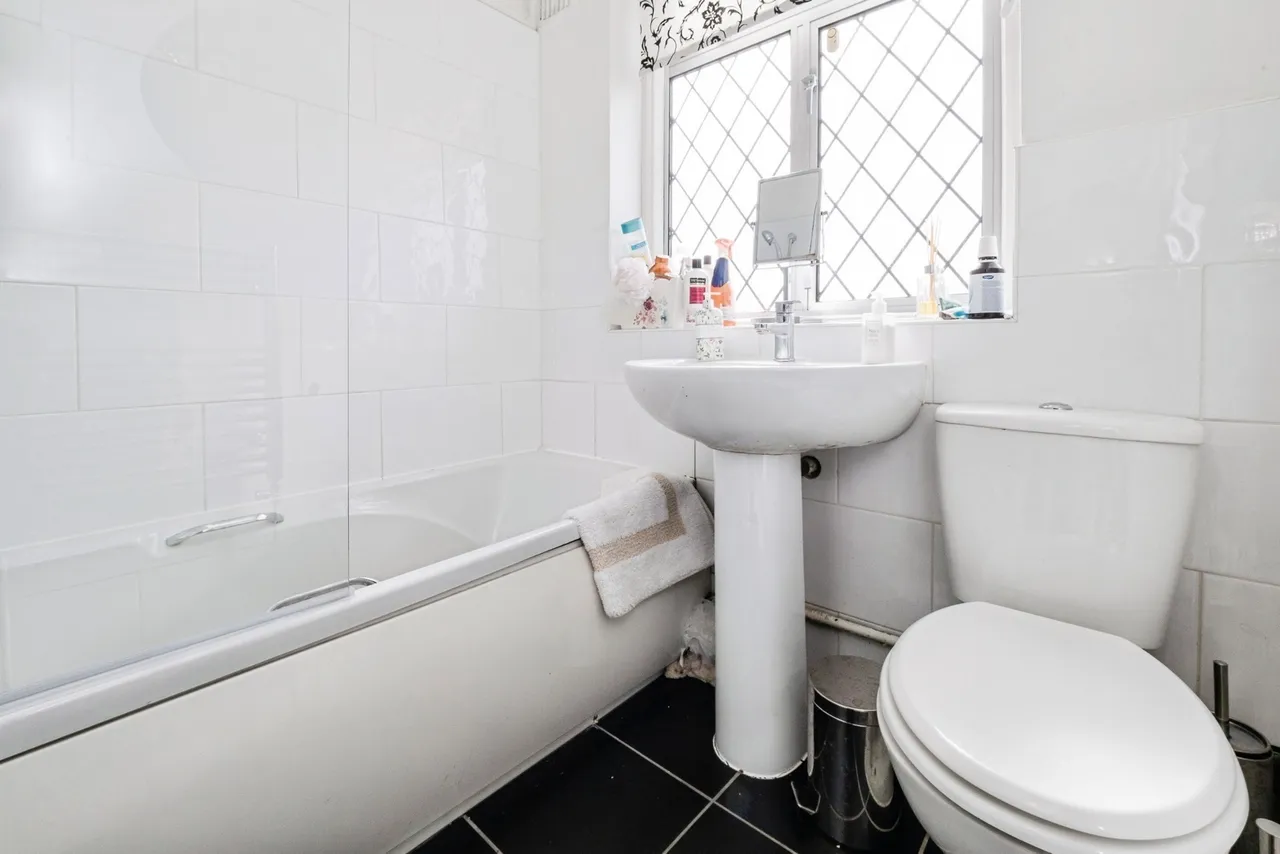 Castle Avenue, Rainham, RM13, photo 11