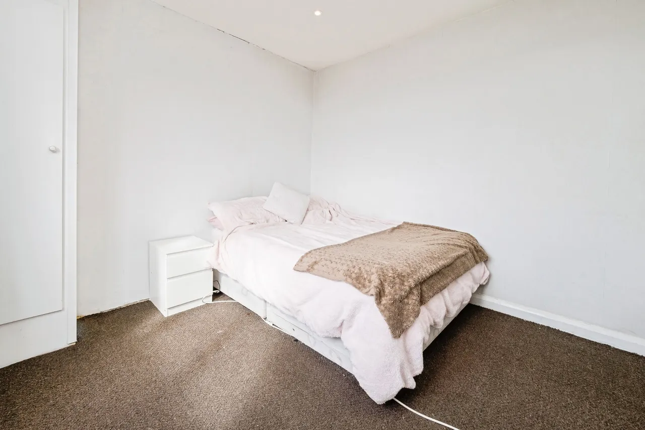 Castle Avenue, Rainham, RM13, photo 12