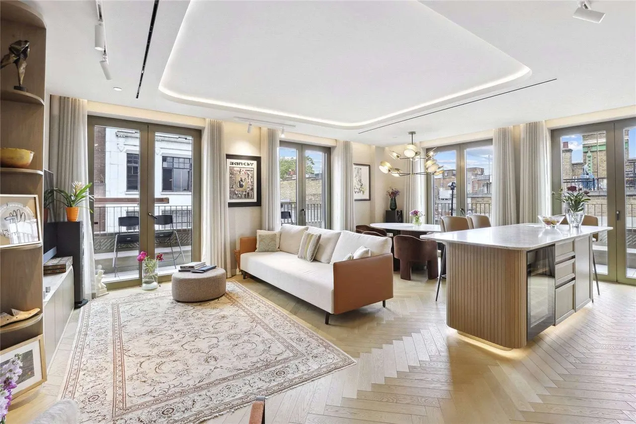 3 bed flat for sale — Fareham Street, London, W1F 8BD