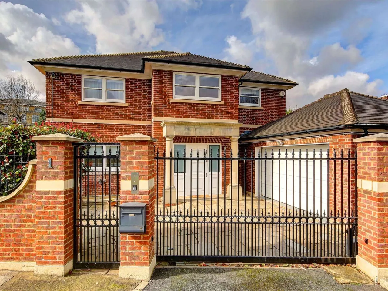 5 bed house to rent — Heath Mead, Wimbledon, London, SW19 5JP