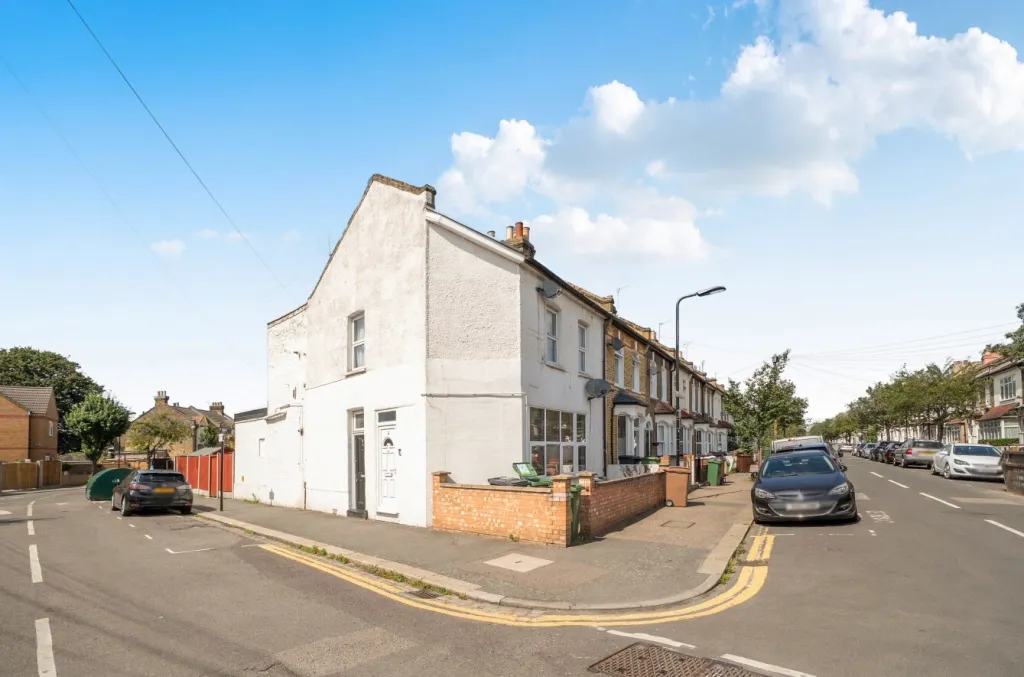 2 bed flat for sale, Oakdale Road, Leytonstone, E11
