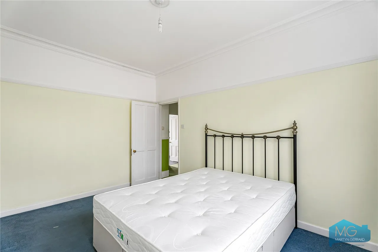 Nether Street, London, N12, photo 11