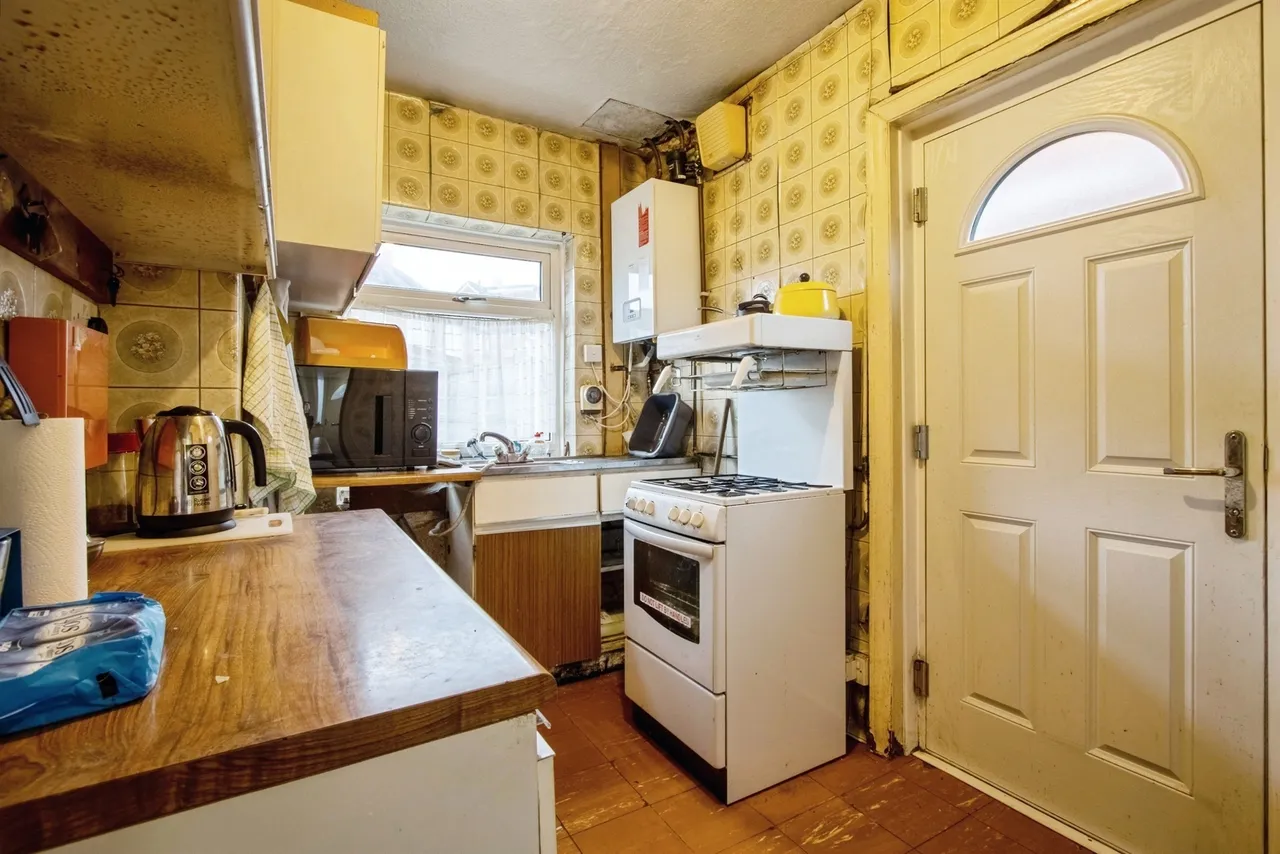 Ring Road, Crossgates, LS15, photo 5