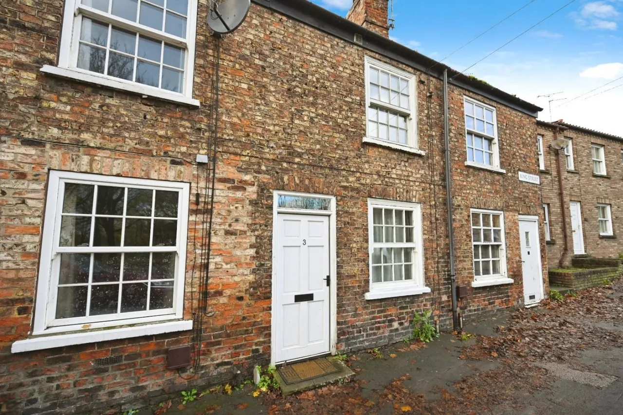 2 bed house for sale — King Street, Ripon