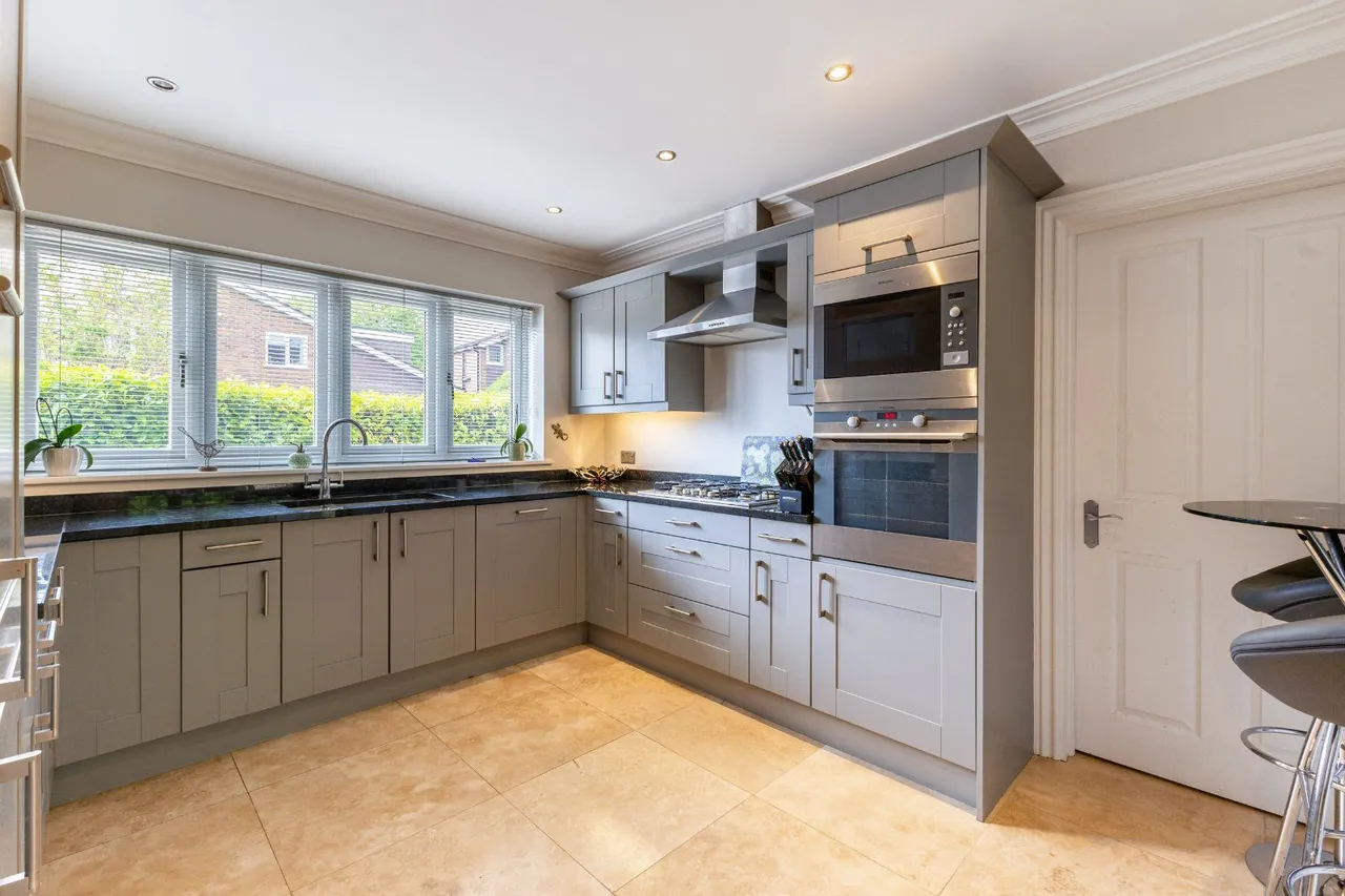 How Field, Harpenden, Hertfordshire, AL5 3AU, photo 5