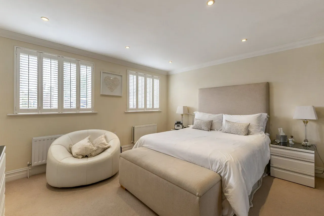 How Field, Harpenden, Hertfordshire, AL5 3AU, photo 8