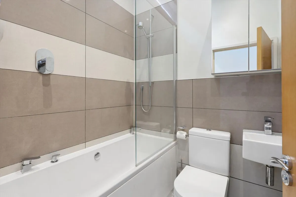 Cube House, Hamm Court, KT13, photo 12