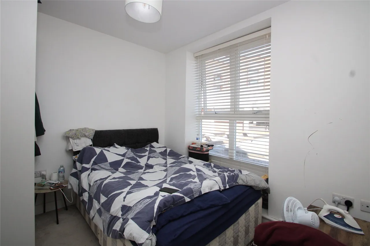 New Zealand Avenue, Walton On Thames, KT12, photo 5