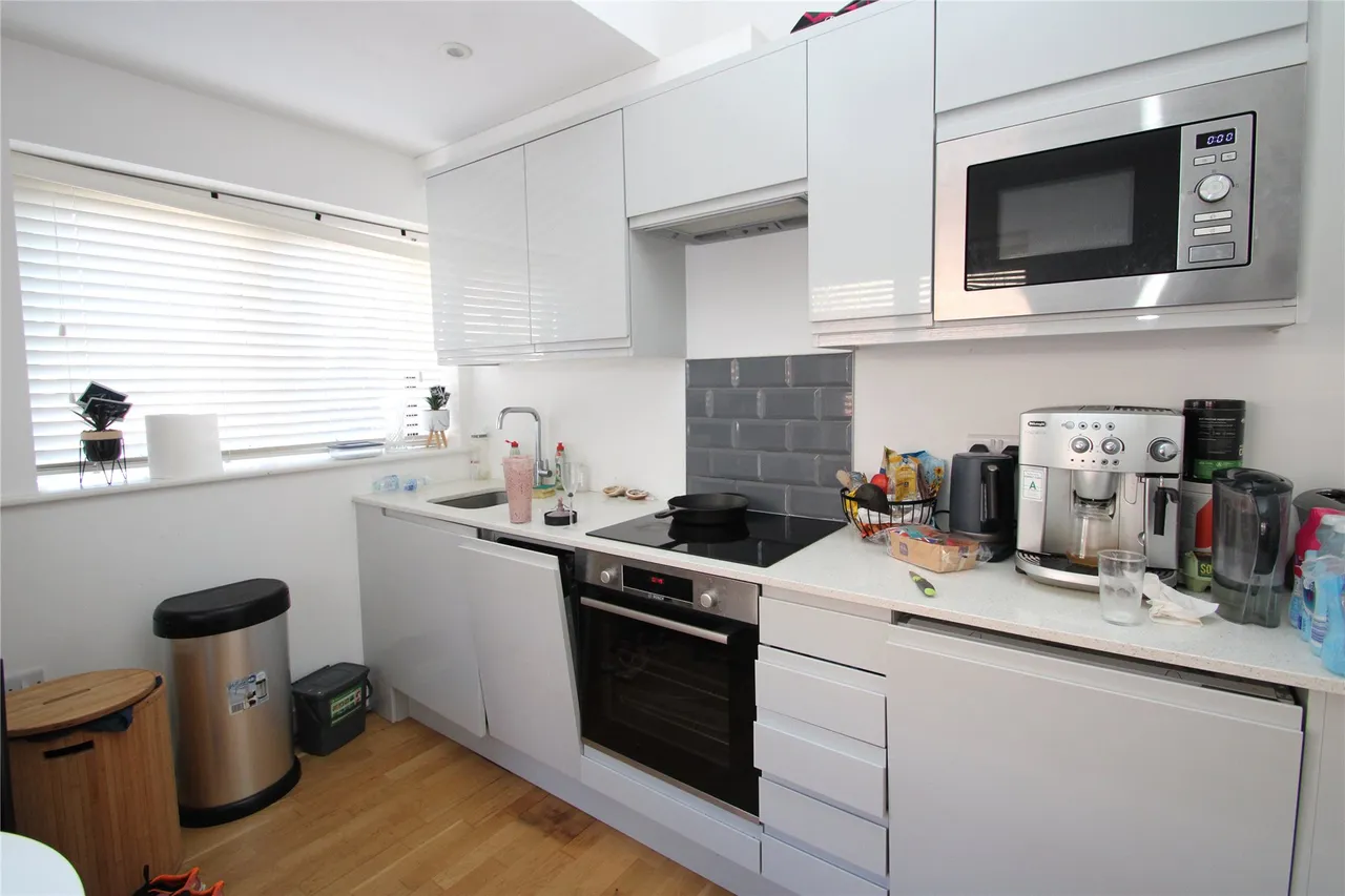 New Zealand Avenue, Walton On Thames, KT12, photo 2