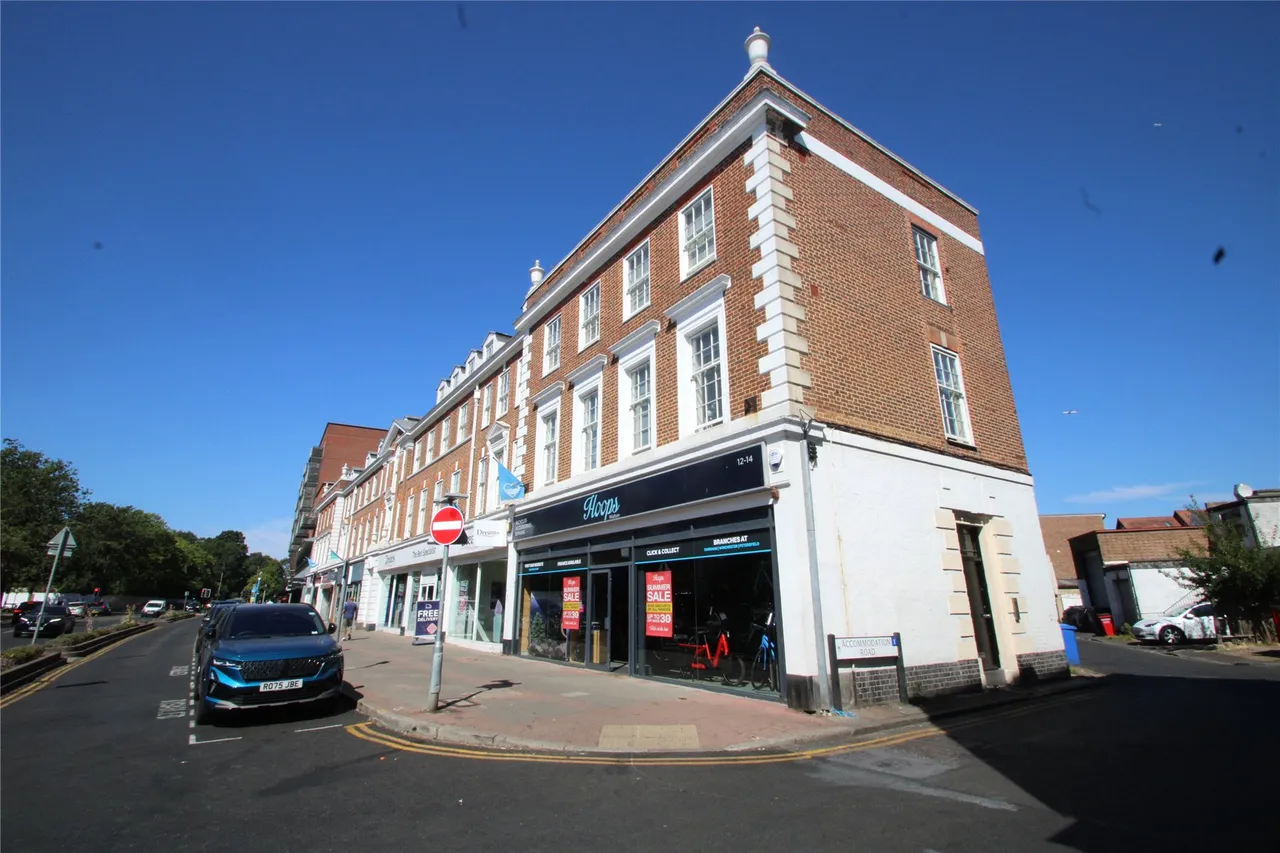 New Zealand Avenue, Walton On Thames, KT12, photo 6