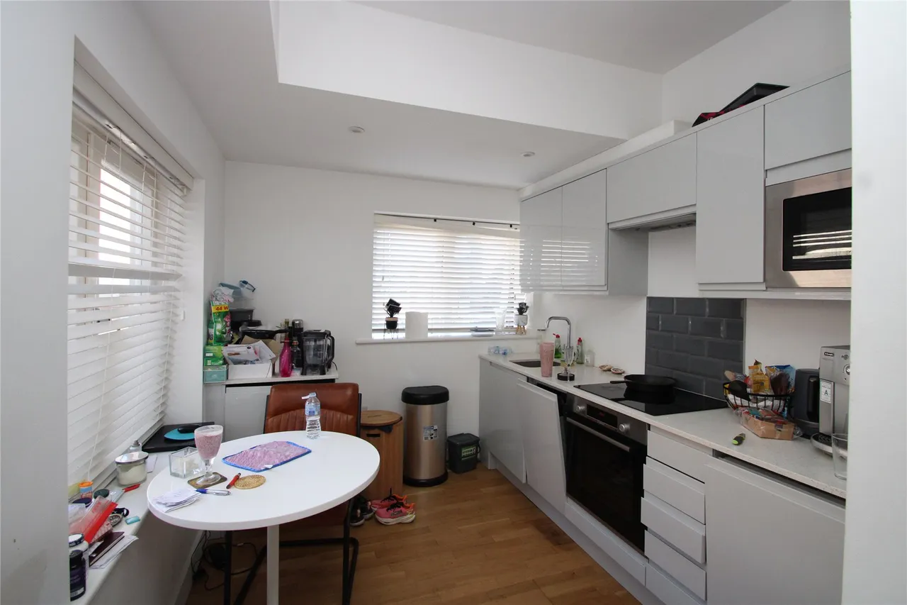 New Zealand Avenue, Walton On Thames, KT12, photo 7