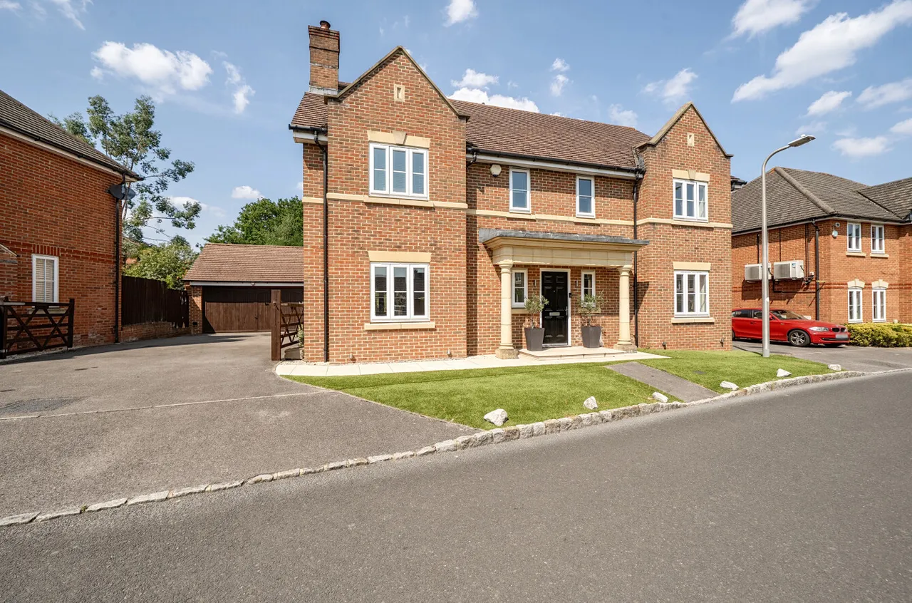 Grenadier Close, Shinfield, Reading, Berkshire, RG2 9EZ, photo 2