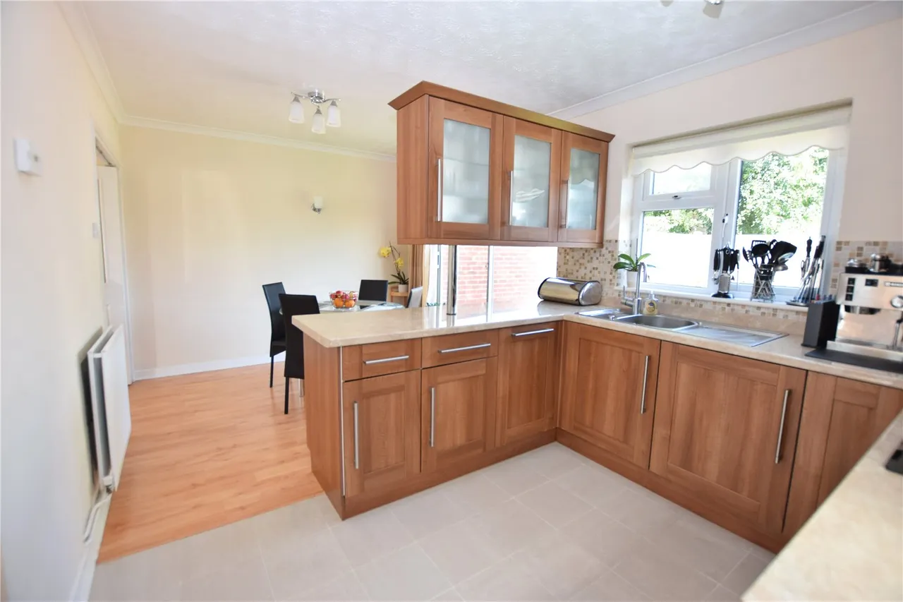 Irvine Drive, Farnborough, Hampshire, GU14 9HG, photo 11