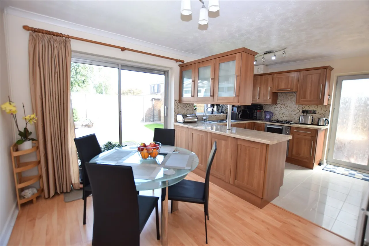 Irvine Drive, Farnborough, Hampshire, GU14 9HG, photo 4