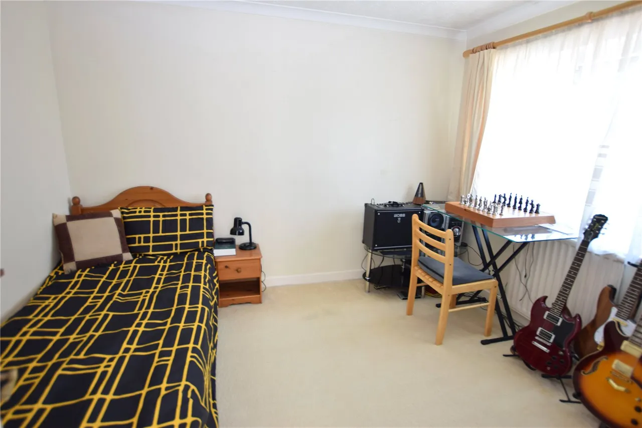 Irvine Drive, Farnborough, Hampshire, GU14 9HG, photo 7