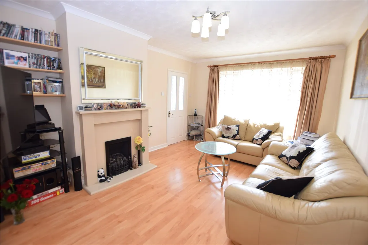 Irvine Drive, Farnborough, Hampshire, GU14 9HG, photo 12