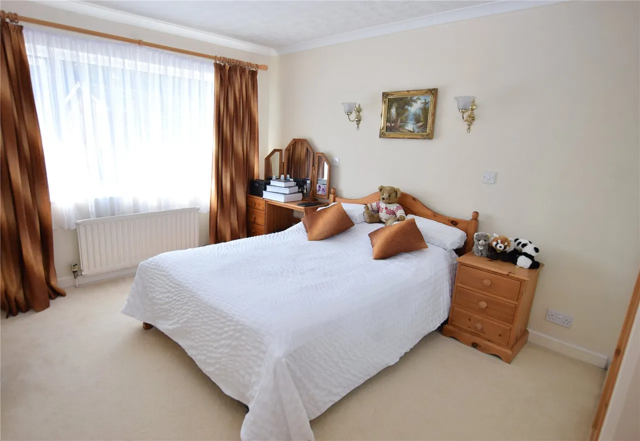 Irvine Drive, Farnborough, Hampshire, GU14 9HG, photo 5