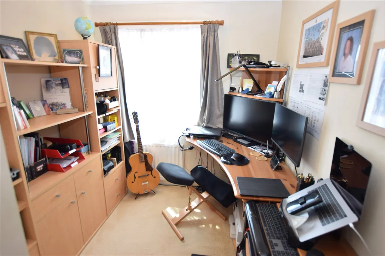 Irvine Drive, Farnborough, Hampshire, GU14 9HG, photo 13