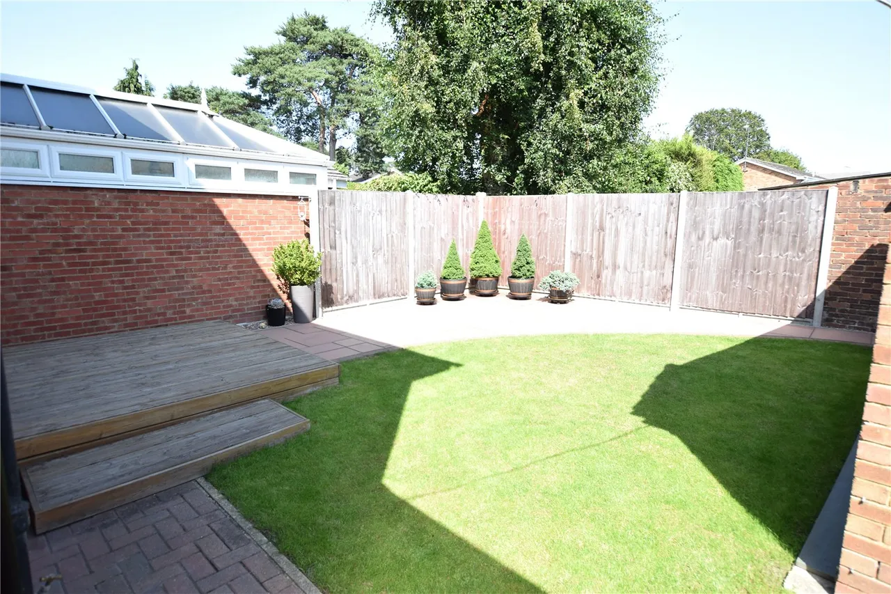 Irvine Drive, Farnborough, Hampshire, GU14 9HG, photo 15