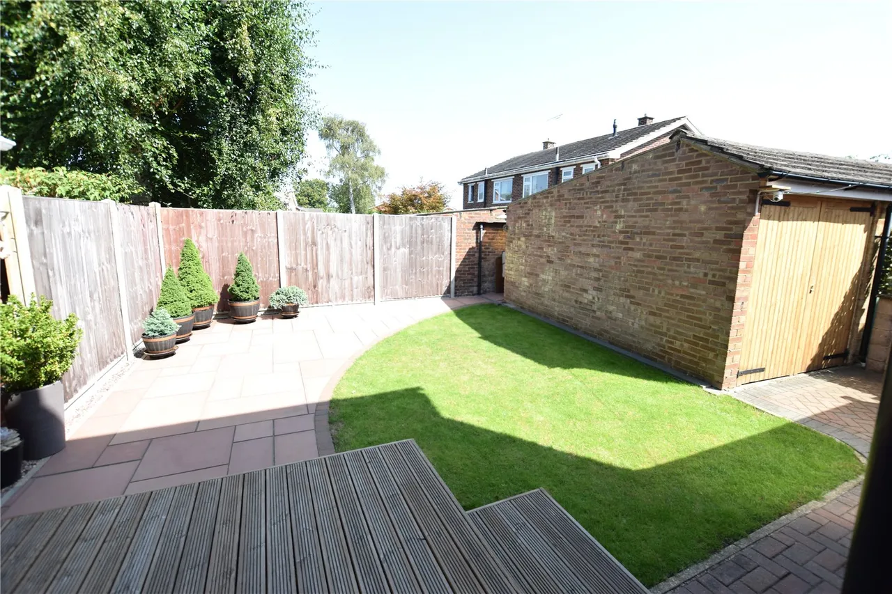 Irvine Drive, Farnborough, Hampshire, GU14 9HG, photo 9