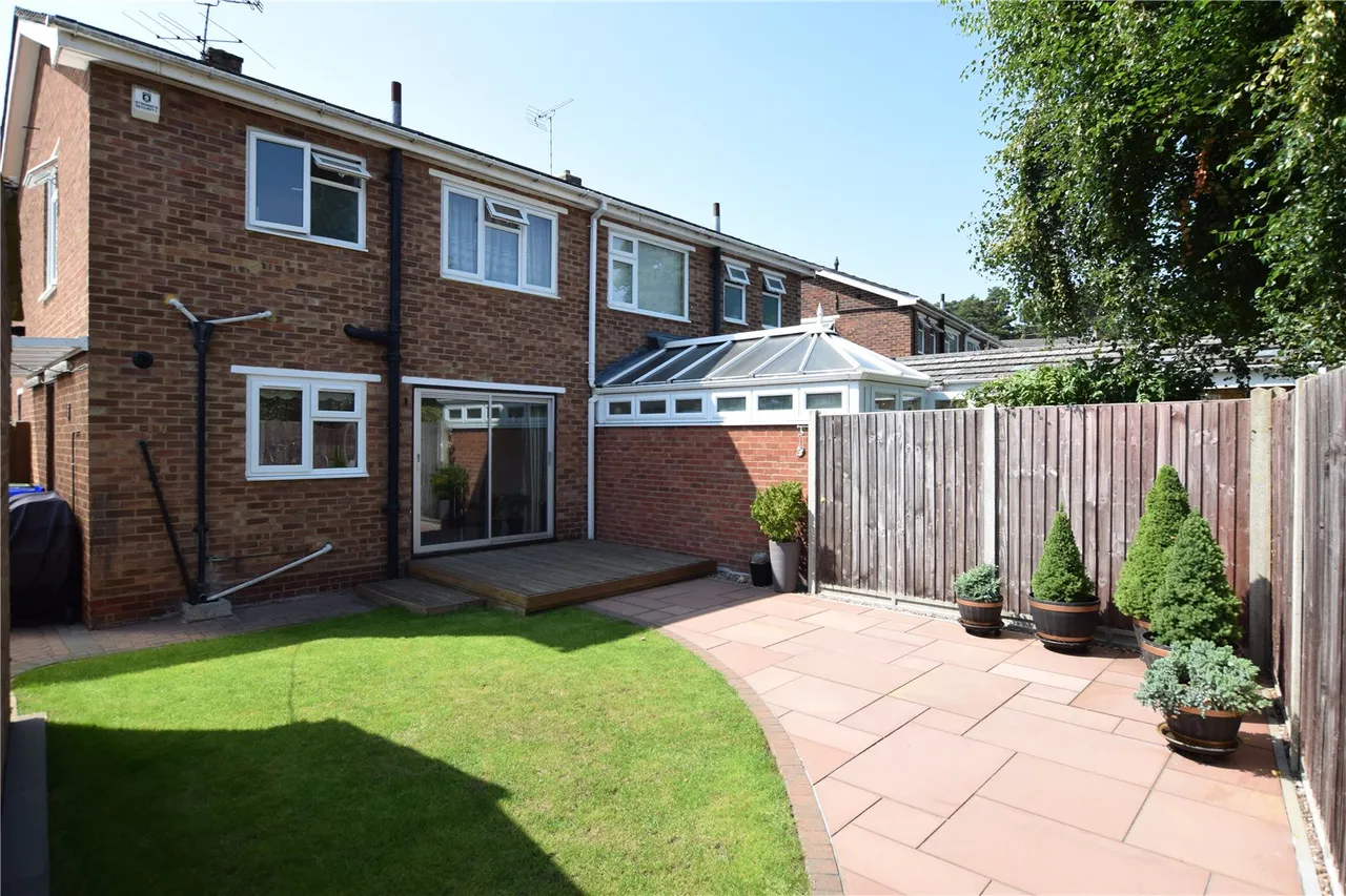Irvine Drive, Farnborough, Hampshire, GU14 9HG, photo 6