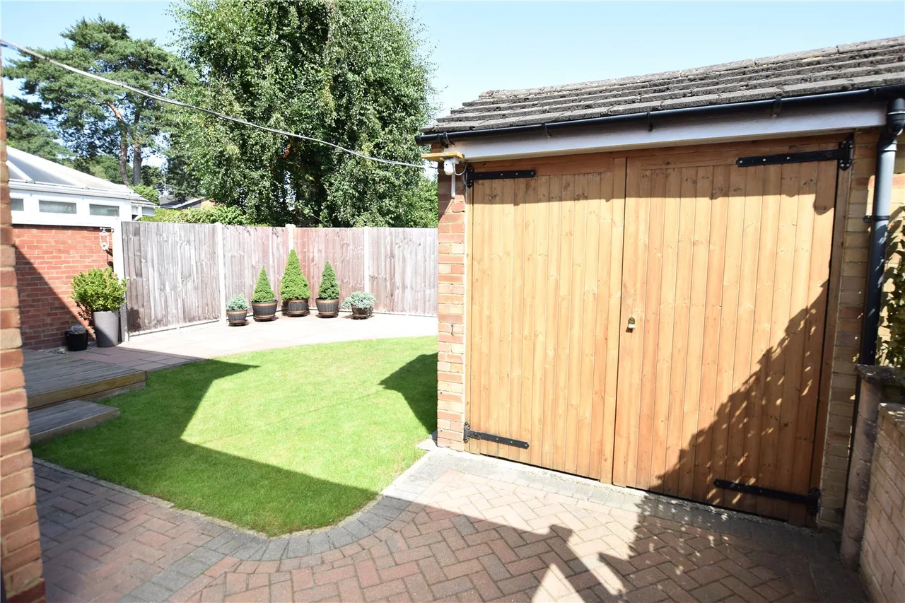 Irvine Drive, Farnborough, Hampshire, GU14 9HG, photo 14