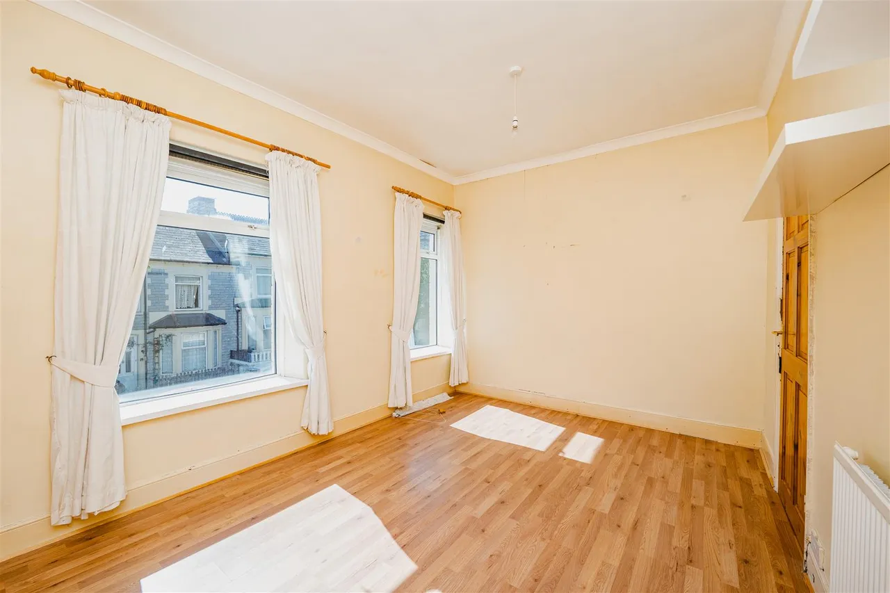 St. Marys Avenue, Barry, CF63 4LT, photo 3