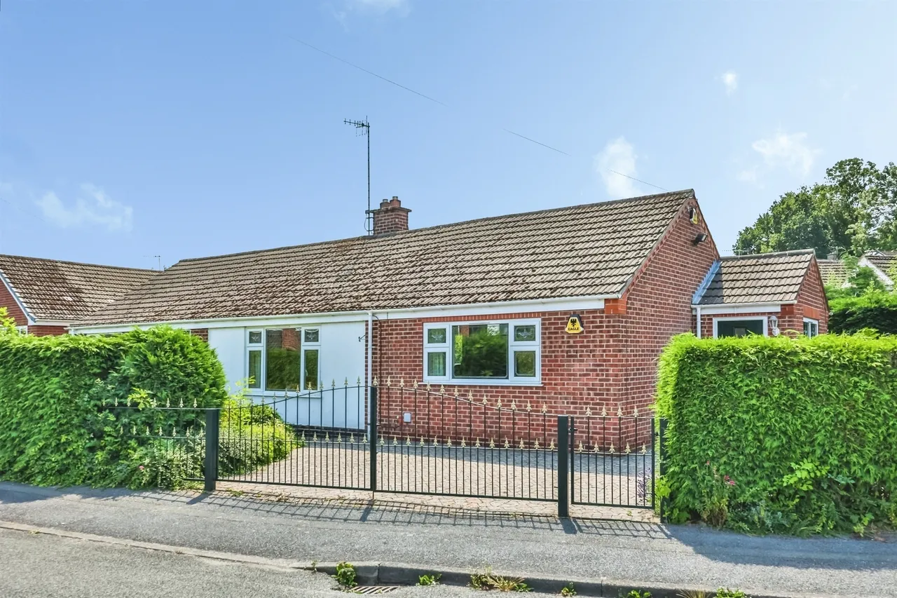 3 bed house for sale, Farm Close, Ilkeston, DE7