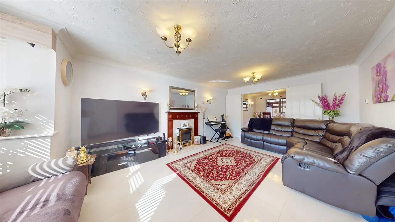 Braford Gardens, Shenley Brook End, photo 4