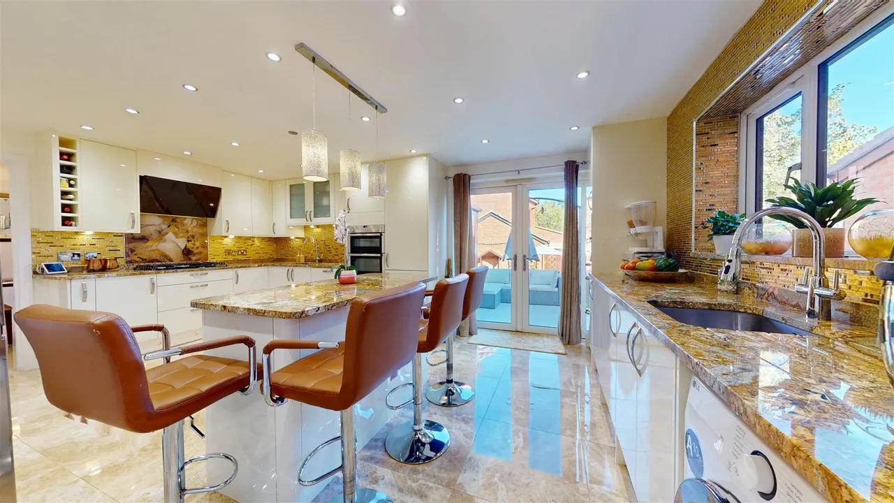 Braford Gardens, Shenley Brook End, photo 3