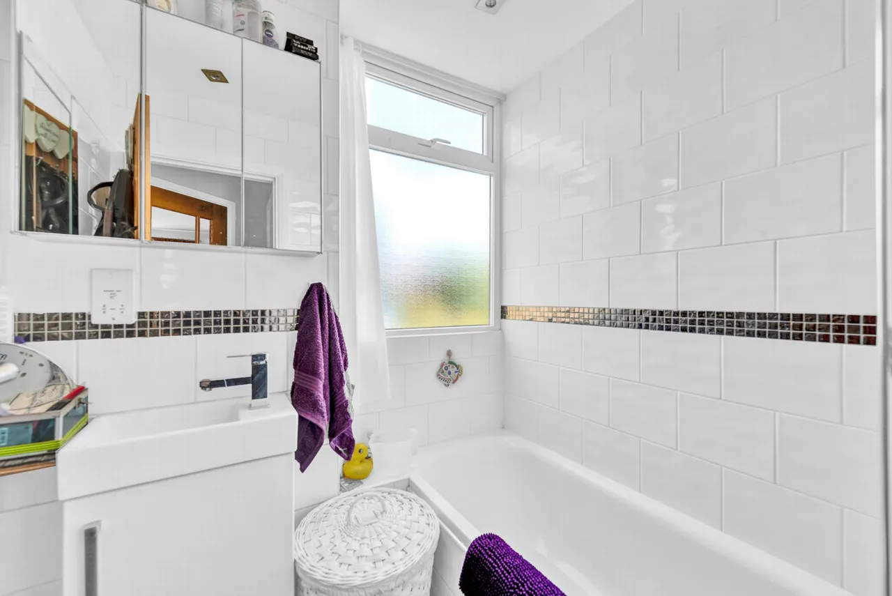 Joan Crescent, Mottingham, SE9 5RR, photo 10