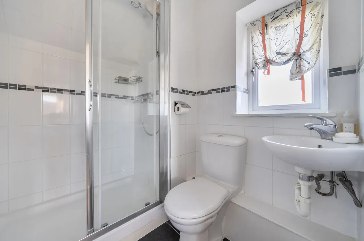 Orchard Close, Walton On Thames, KT12, photo 15