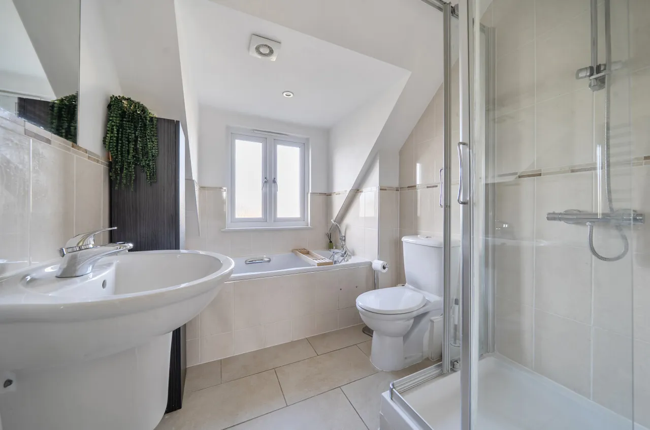 Orchard Close, Walton On Thames, KT12, photo 11
