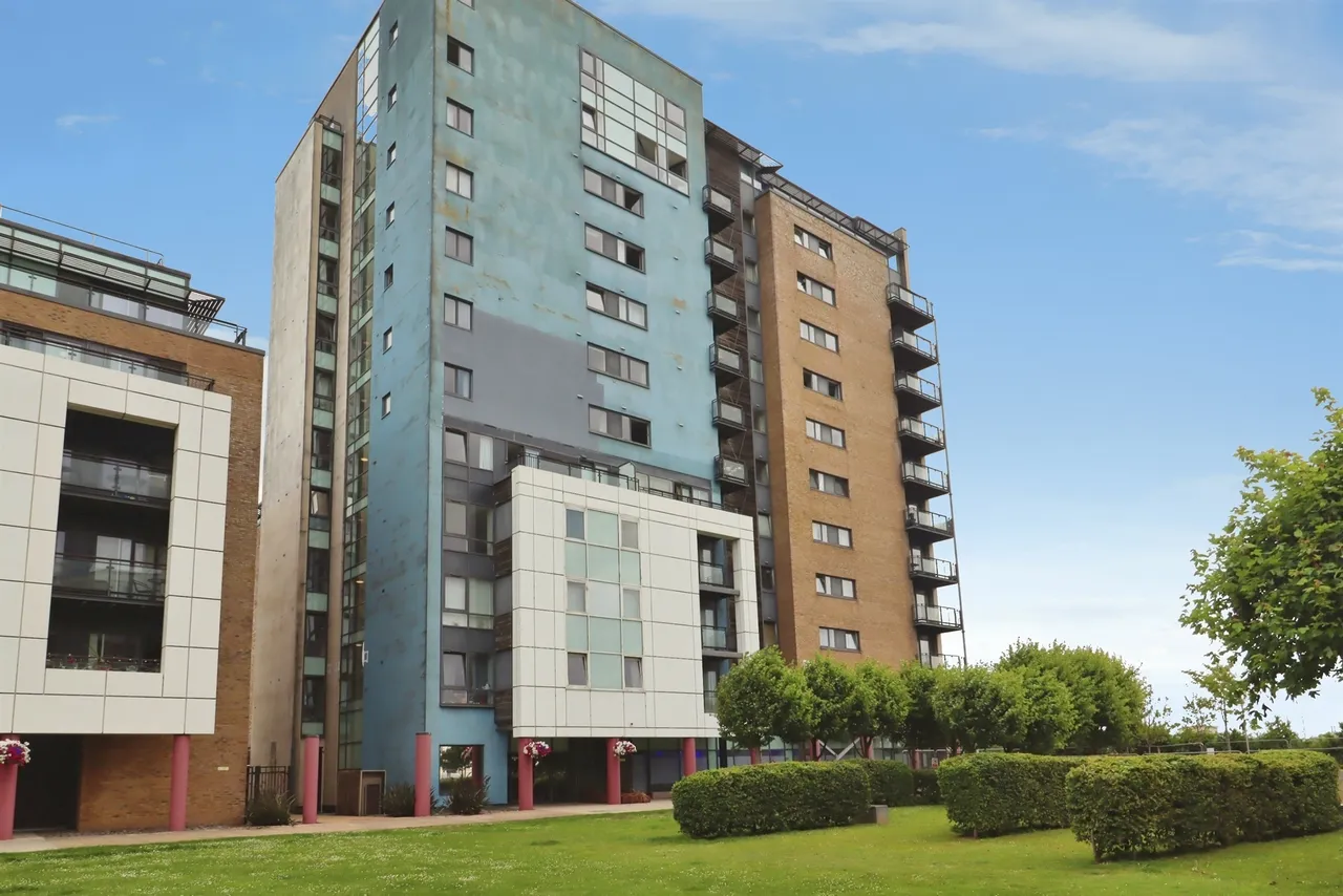 2 bed flat for sale, Ferry Court, Cardiff, CF11